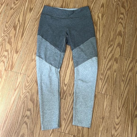 Outdoor voices tri color grey 7/8 color block classic leggings women’s size L - Picture 1 of 4